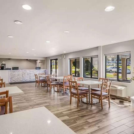 Econo Lodge Inn&Suites Des Moines - Merle Hay Rd Extérieur photo