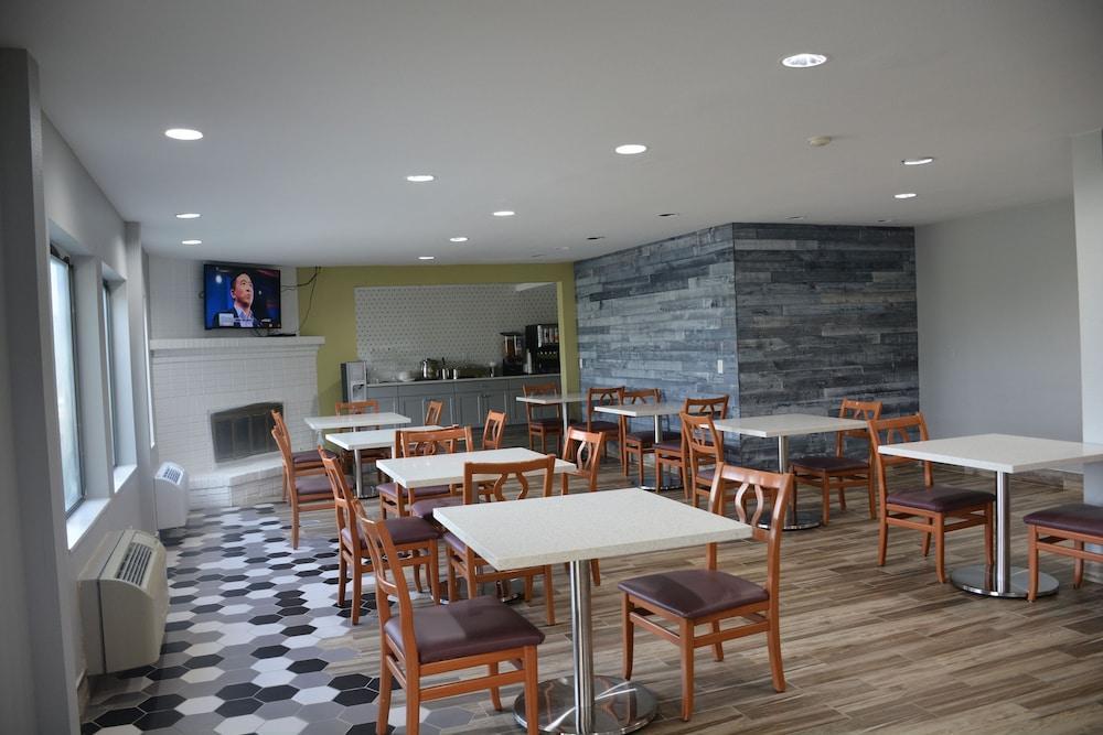 Econo Lodge Inn&Suites Des Moines - Merle Hay Rd Extérieur photo