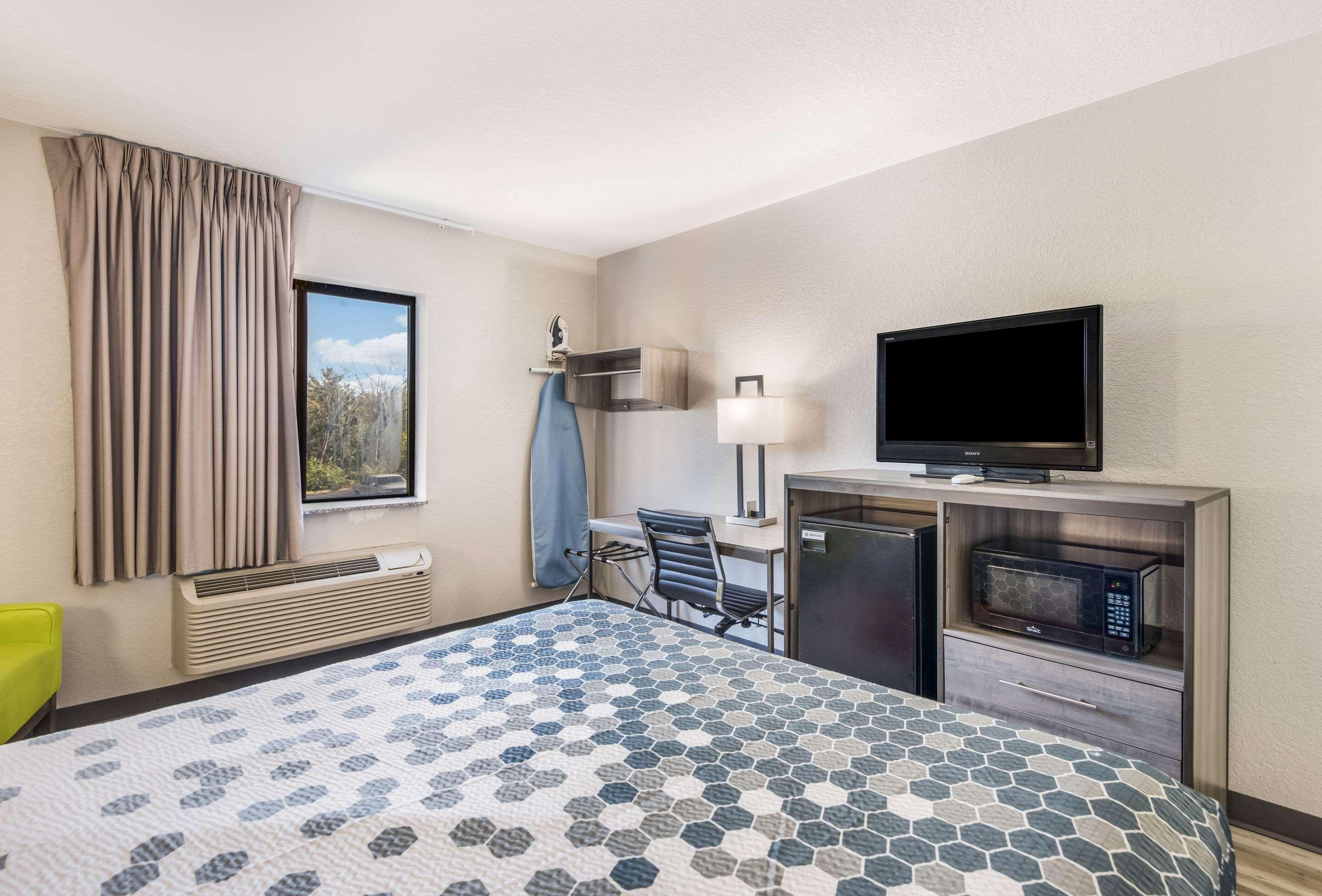 Econo Lodge Inn&Suites Des Moines - Merle Hay Rd Extérieur photo