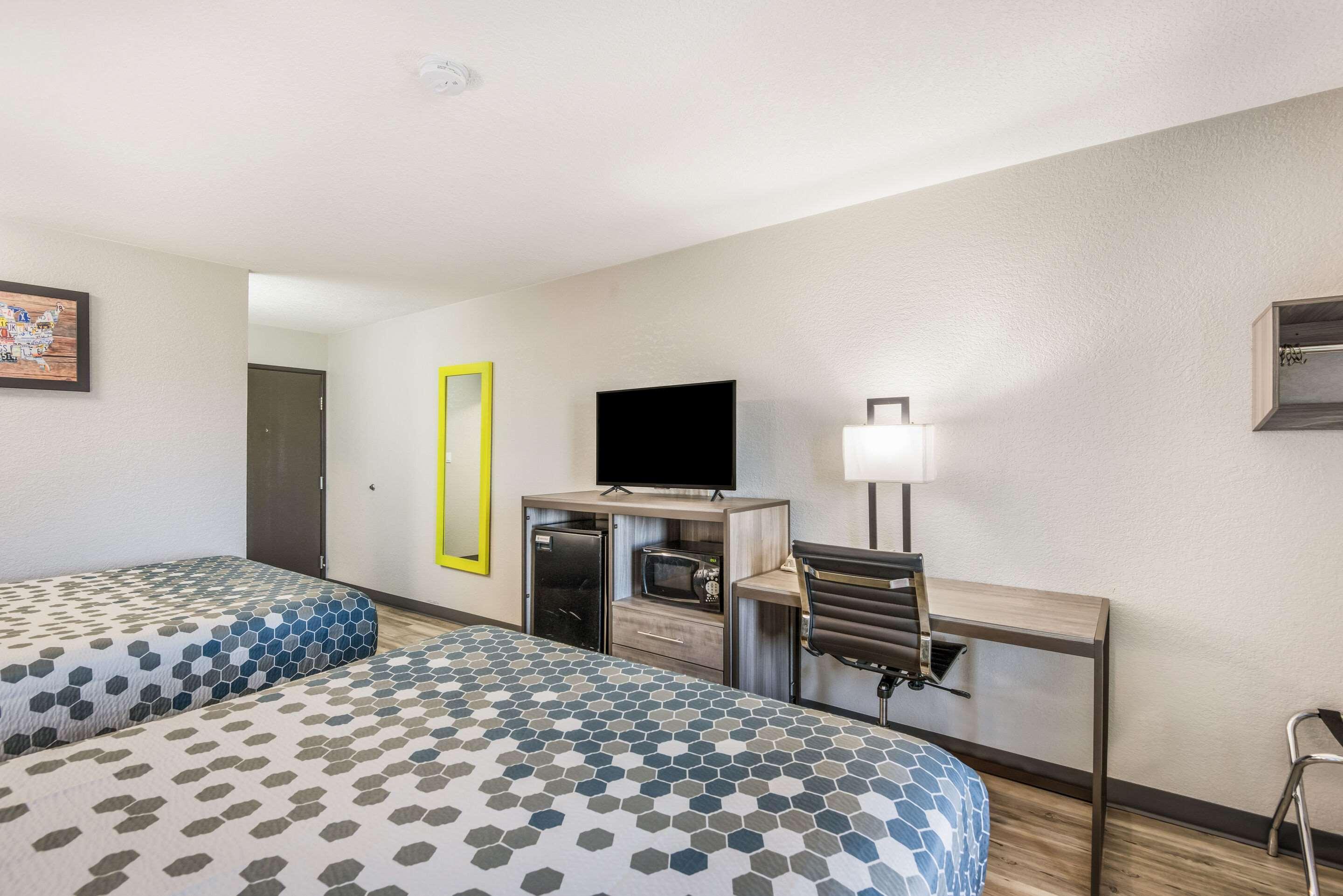 Econo Lodge Inn&Suites Des Moines - Merle Hay Rd Extérieur photo