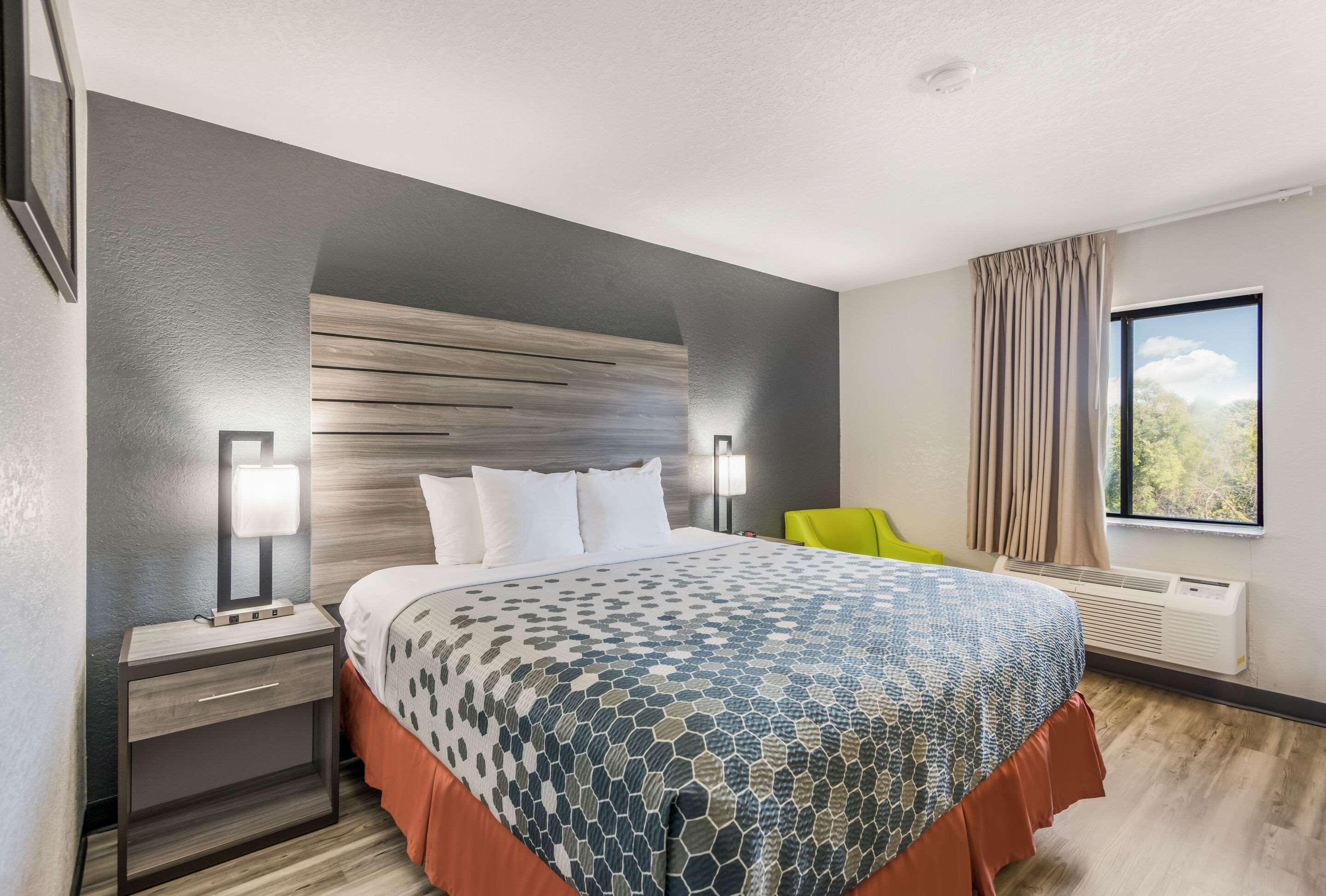 Econo Lodge Inn&Suites Des Moines - Merle Hay Rd Extérieur photo
