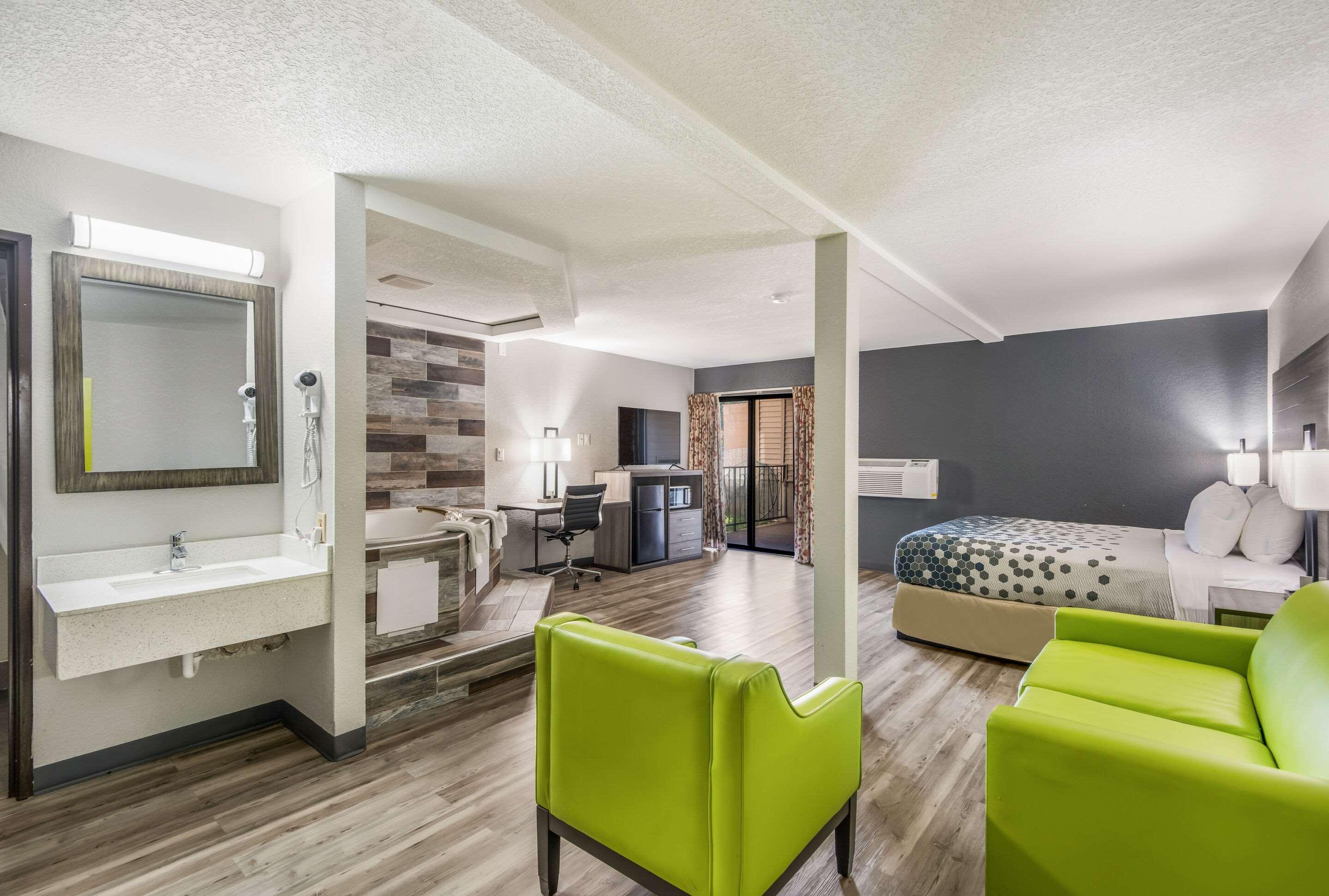 Econo Lodge Inn&Suites Des Moines - Merle Hay Rd Extérieur photo