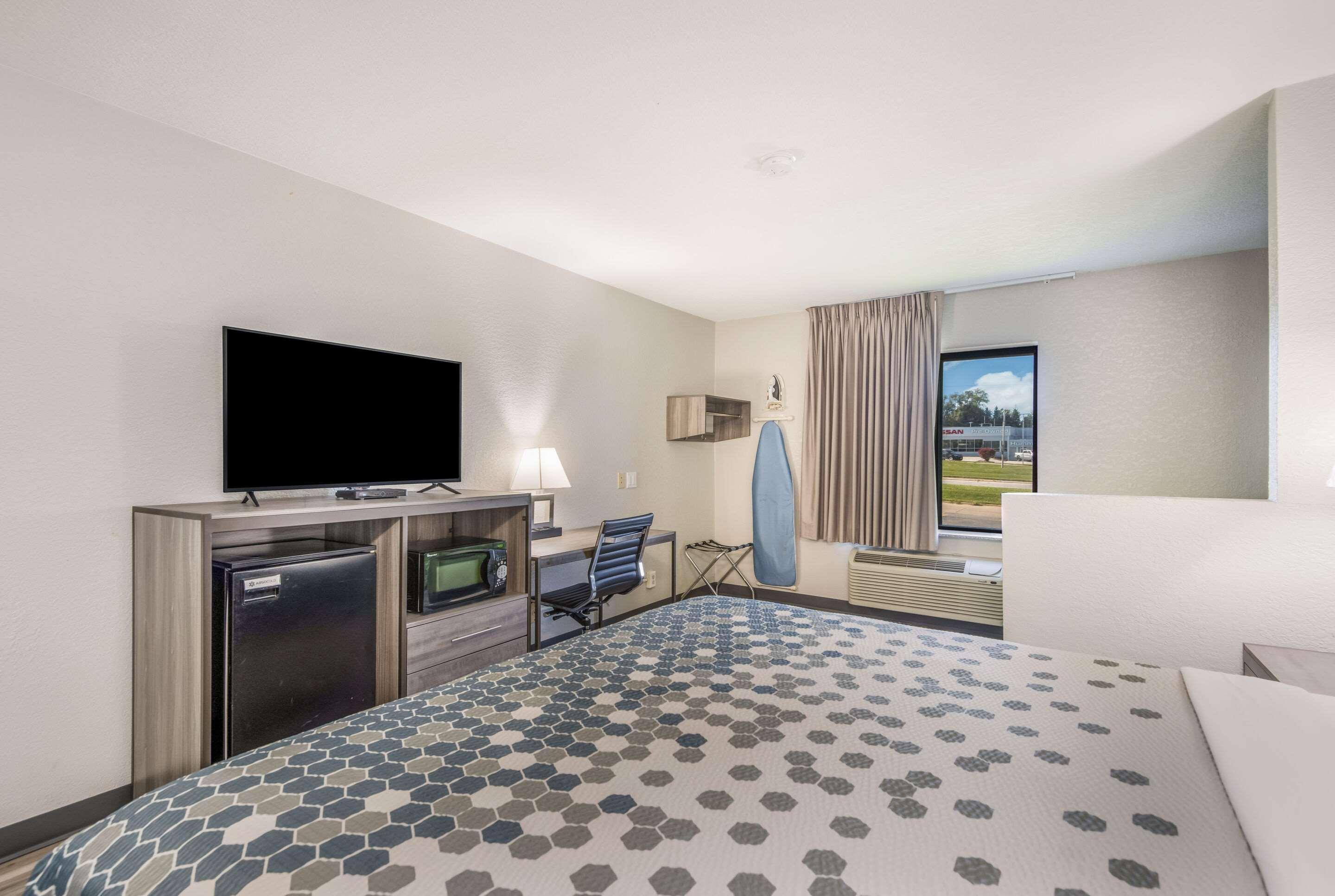 Econo Lodge Inn&Suites Des Moines - Merle Hay Rd Extérieur photo