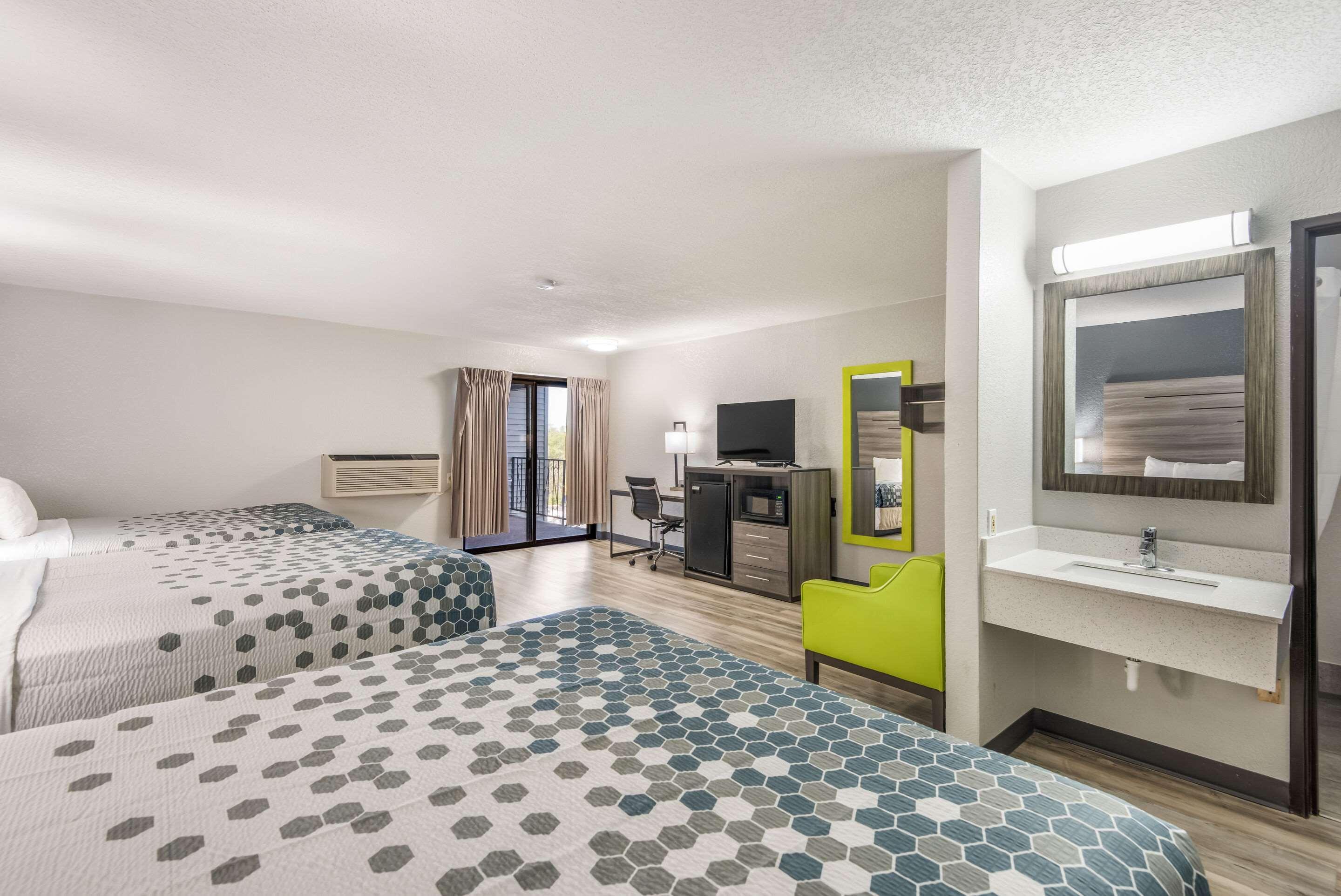 Econo Lodge Inn&Suites Des Moines - Merle Hay Rd Extérieur photo
