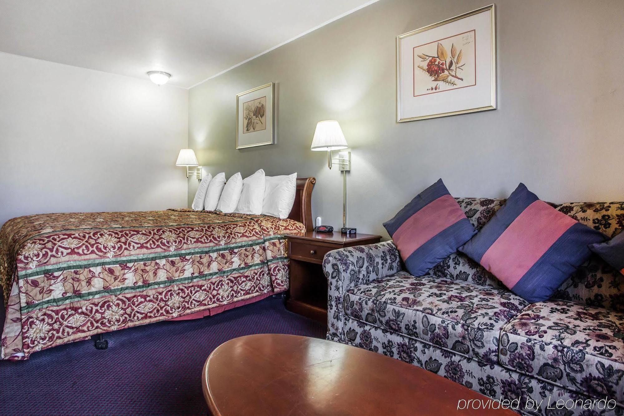 Econo Lodge Inn&Suites Des Moines - Merle Hay Rd Extérieur photo