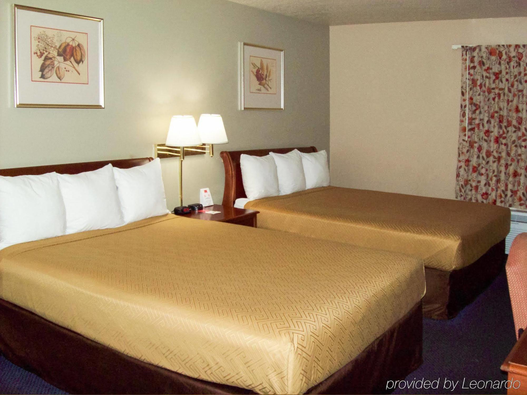 Econo Lodge Inn&Suites Des Moines - Merle Hay Rd Extérieur photo